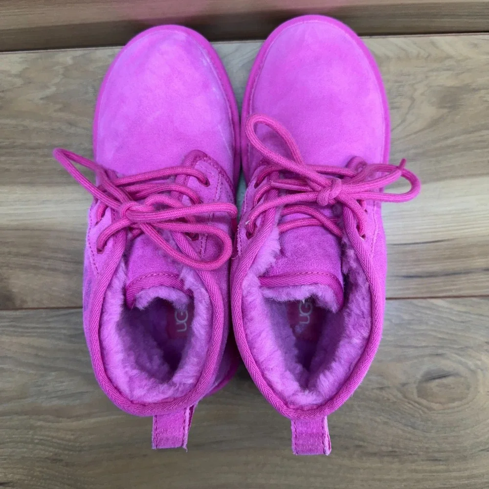 UGG Neumel Chukka Womens Boots Size 7 Pink Suede Shearling Fur Lined